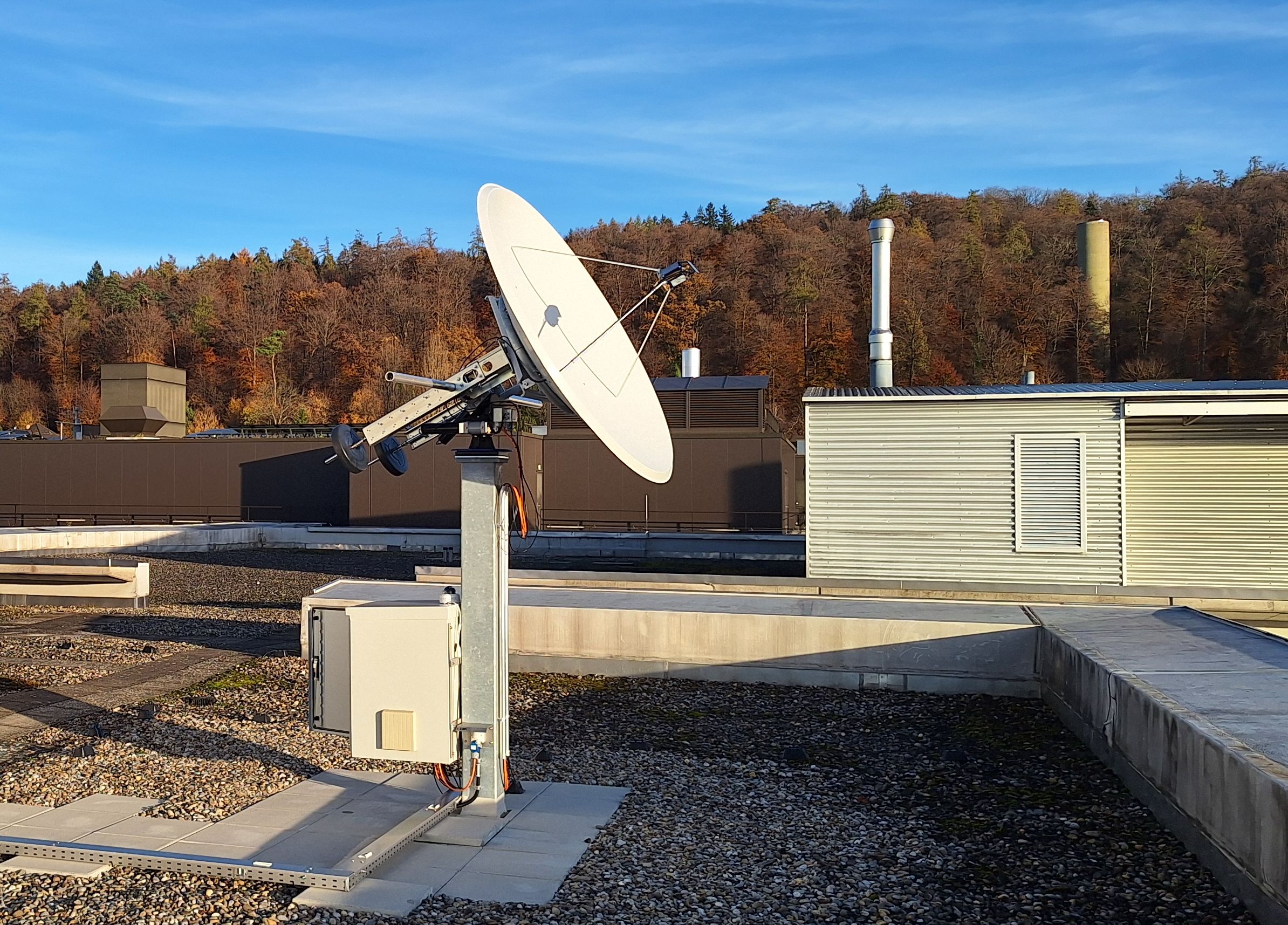 radiotelescope on the roof of the UZH